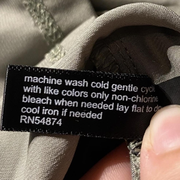 The Limited Half Sleeve Silky Front Pocket Blouse Green Women's Medium M EUC - Picture 5 of 6